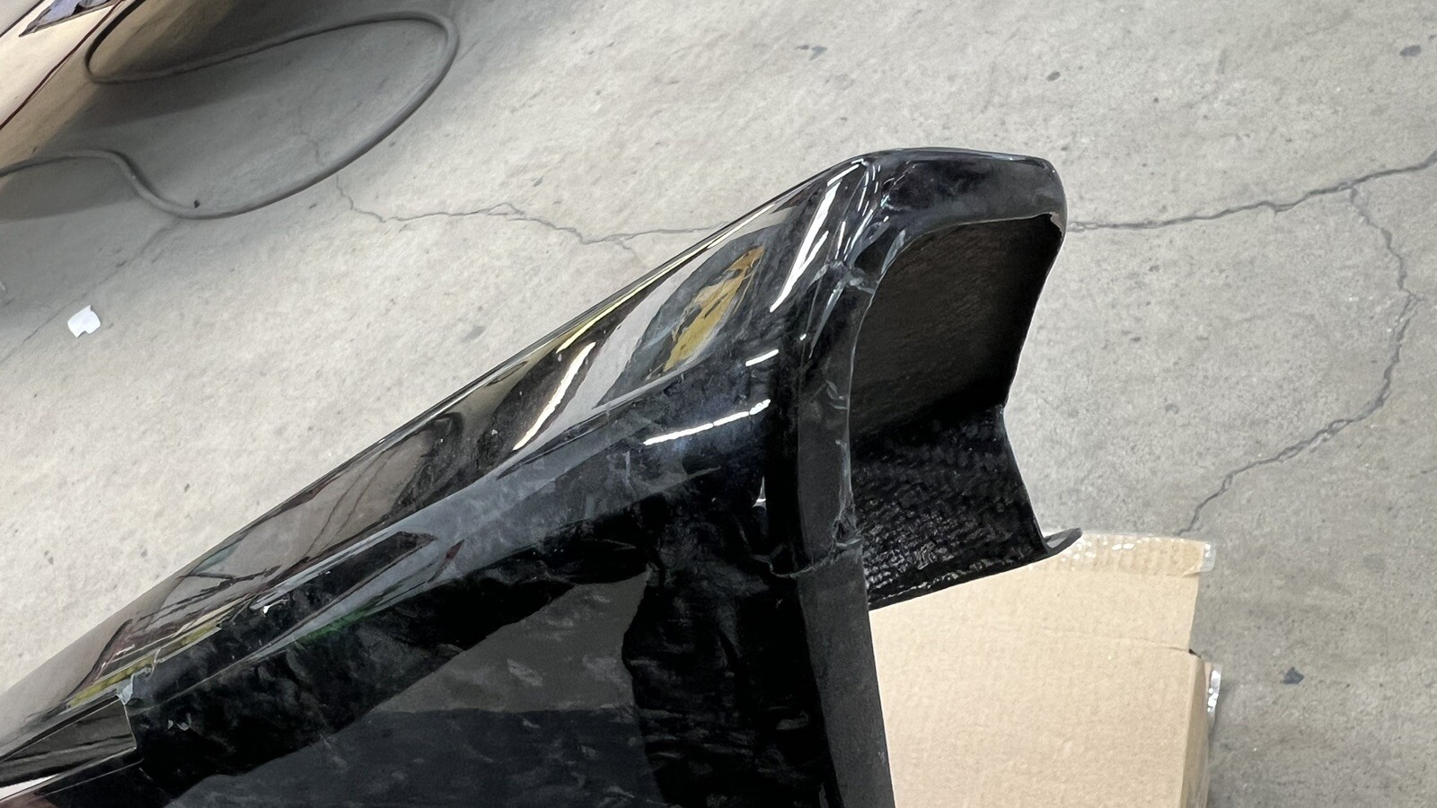 LAMBORGHINI HURACAN 1016 FORGED CARBON REAR UPPER PANNEL SPOILER (damaged)