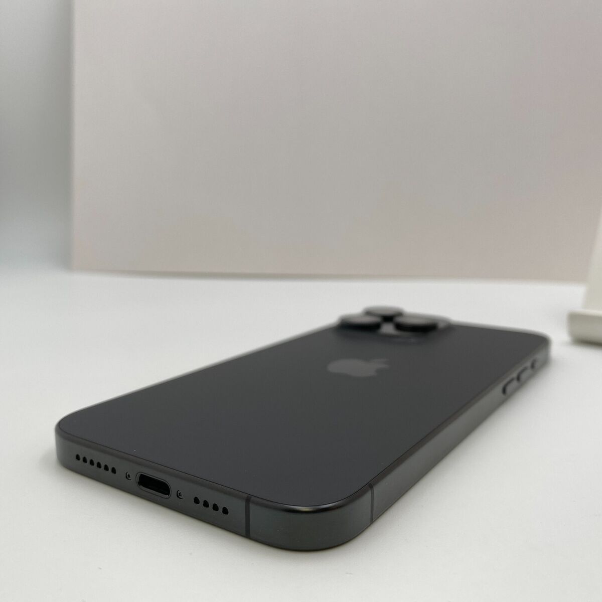 Apple iPhone 15 Pro Max - 256GB - Black Titanium (Unlocked Apple iPhone 15 Pro Max - 256GB - Black Titanium (Unlocked