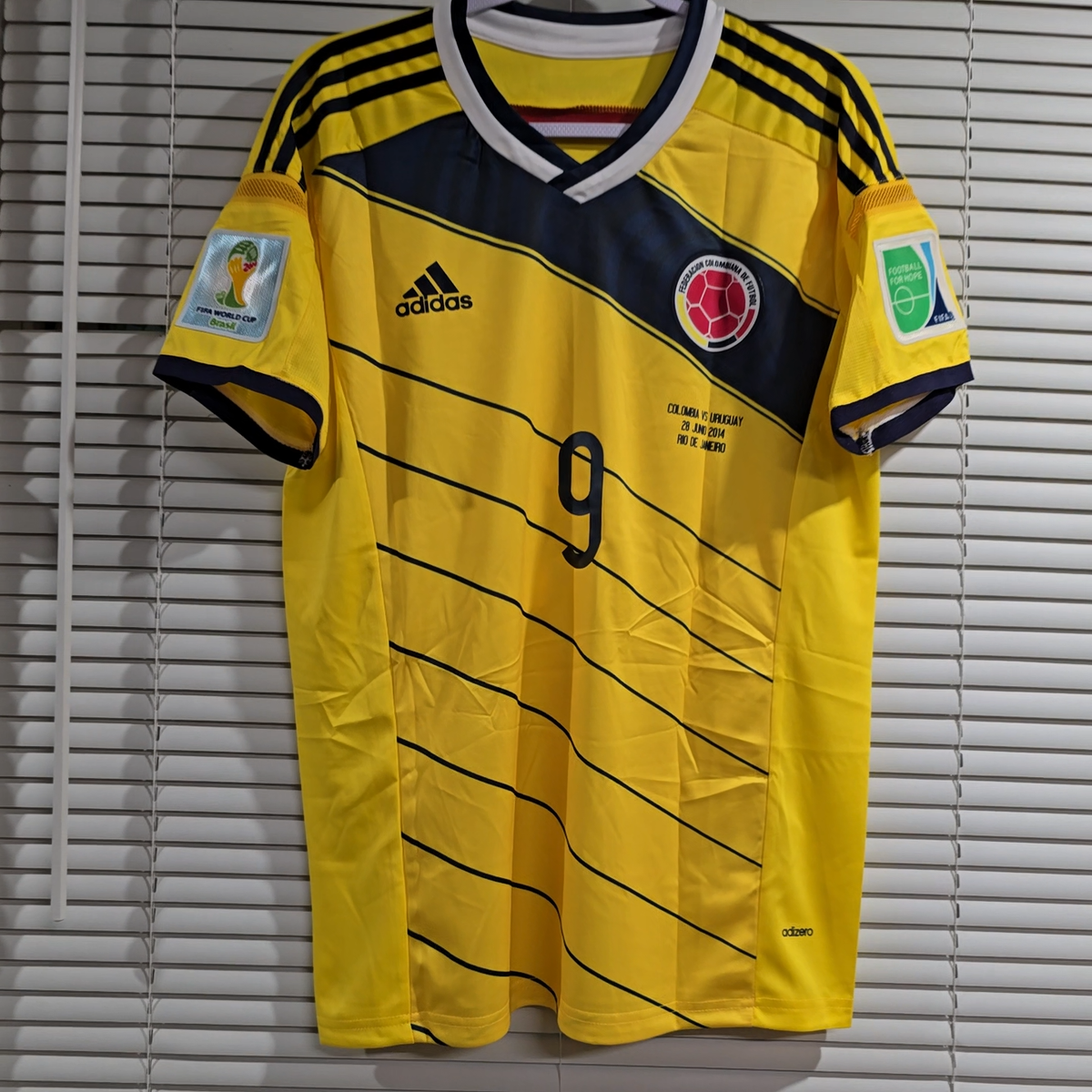 コロンビア代表 14-15 H XL ファルカオ 9 正規品 ブラジルW杯 COLOMBIA Home - FALCAO # 9 - World cup Brazil 2014 - 2XL (Run