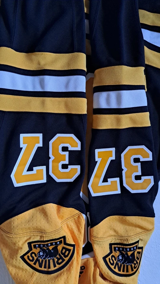 THREE SEVEN Mens small Boston Bruins jerseY adidas Patrice Bergeron Adidas 46 - Image 3 of 4