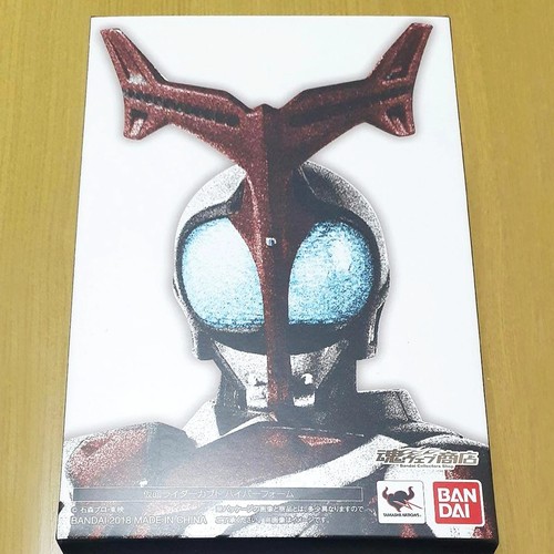S.H.Figuarts Shinkocchou Seihou Kamen Rider Kabuto Hyper Form 10th Anniversary - Picture 3 of 3