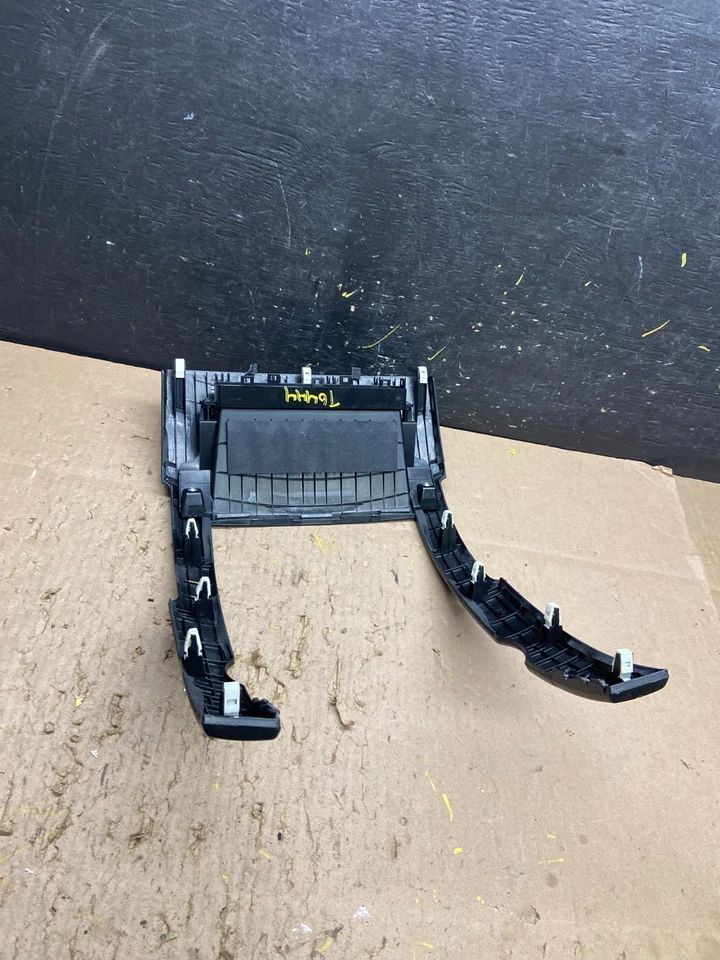 2011 to 2013 Kia Sorento Center Radio Climate Control Clock Trim T6444 DG - Image 4 of 4