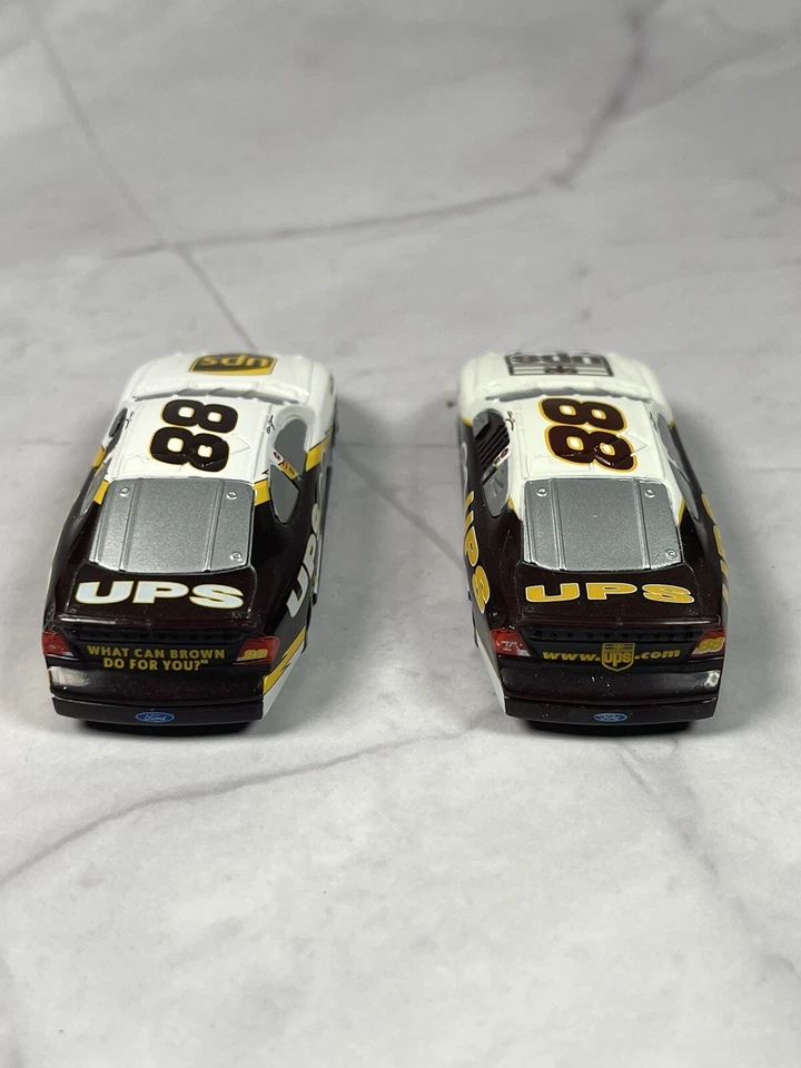 2001 y 2003 Winners Circle Magnetic Racers #88 UPS, imanes Dale Jarrett Foto 3 de 4