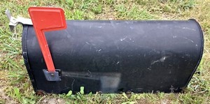 Vintage Solar Group Taylorsville Metal Rural Farmhouse Mailbox Flag USA black