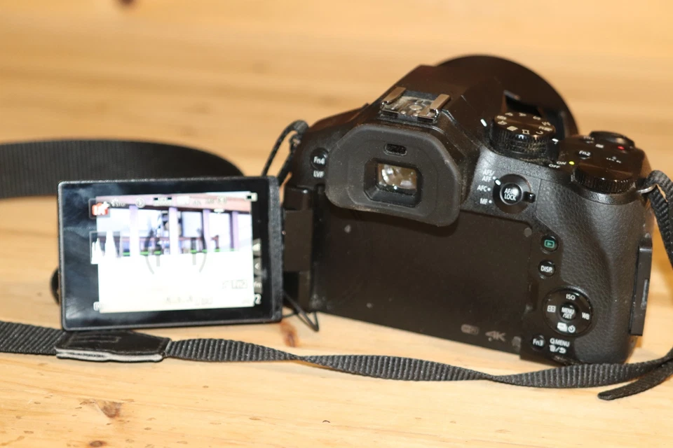 Panasonic LUMIX DMC-FZ300 12,1 Mpix Appareil Photo Bridge - Noir, photo 4 sur 5