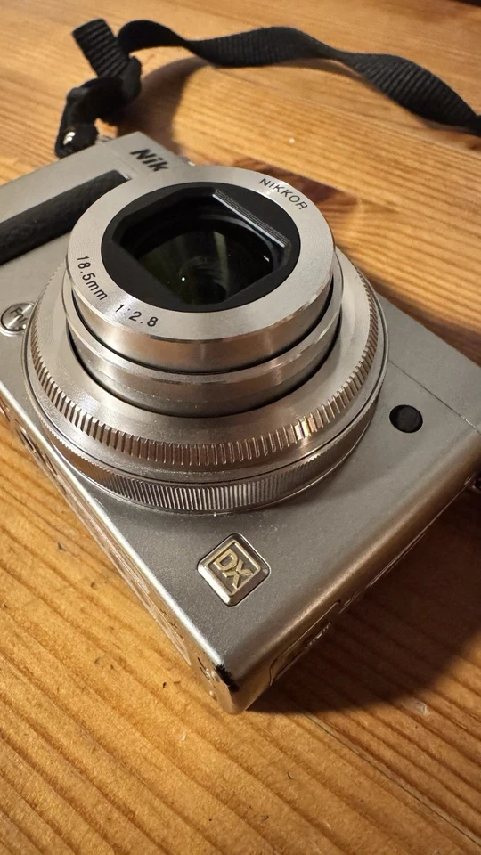 Nikon Coolpix A argento + Accessori - Immagine 3 di 4