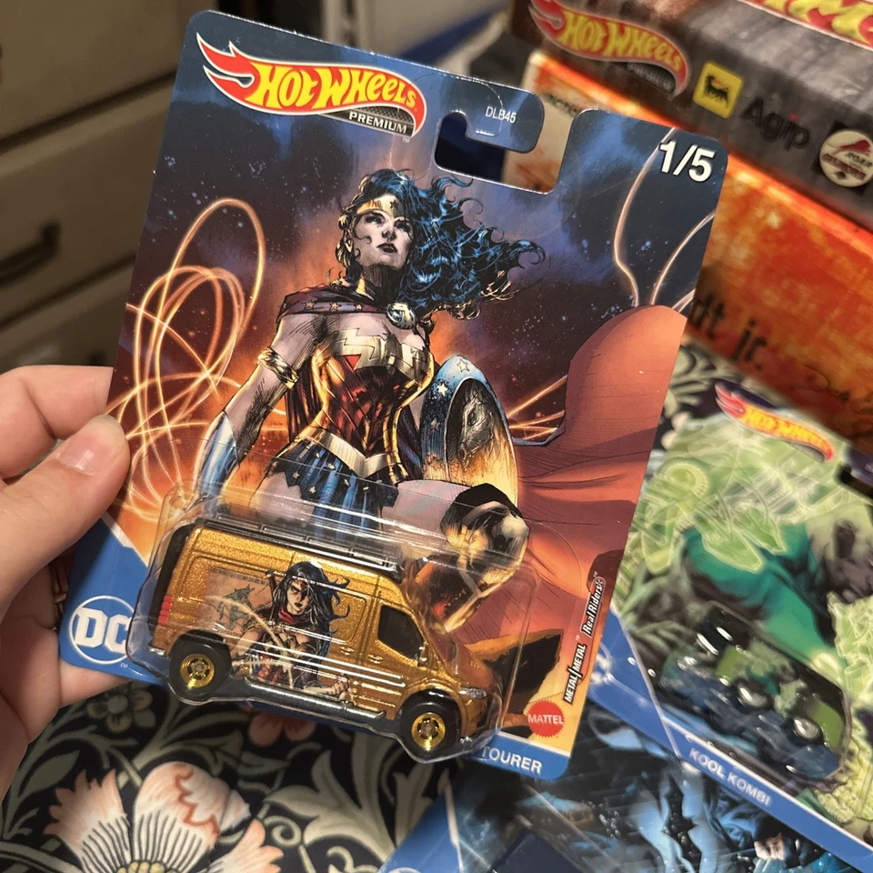 Hot Wheels Premium Pop Culture DC Comics Complete Set Of 4 Plus 5/5 batman 22 - Image 2 of 4