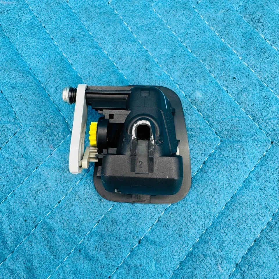 Оригинальный крюк для передней одежды 2012–2017 BMW 650i 7008000 - Изображение 4 из 4