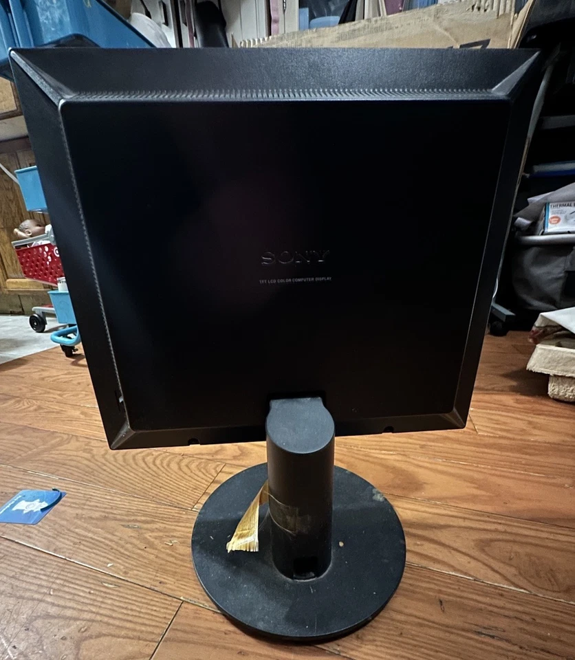 Sony SDM-S73 LCD (Color Computer Display) 17inch LCD Monitor Working - For Parts - Image 3 of 4