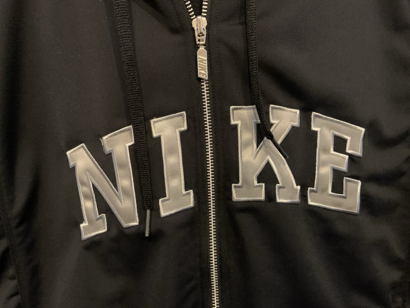 SACAI X NIKE Giacca con cappuccio vintage Nike Spell Out full zip nera L grigia etichetta ricamata nuova senza etichette