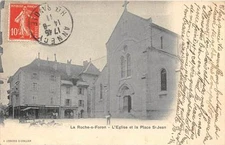 CPA 74 LA ROCHE SUR FORON L'EGLISE ET LA PLACE ST JEAN (dos non divisé)
