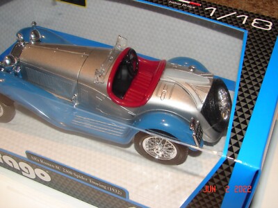 Bburago Burago 1932 ALFA ROMEO 8C 2300 Spider TOURING CAR 1:18