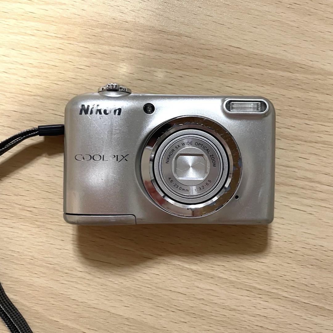 Nikon COOLPIX A10 Digital Camera Silver Compact 16MP Junk Untested 