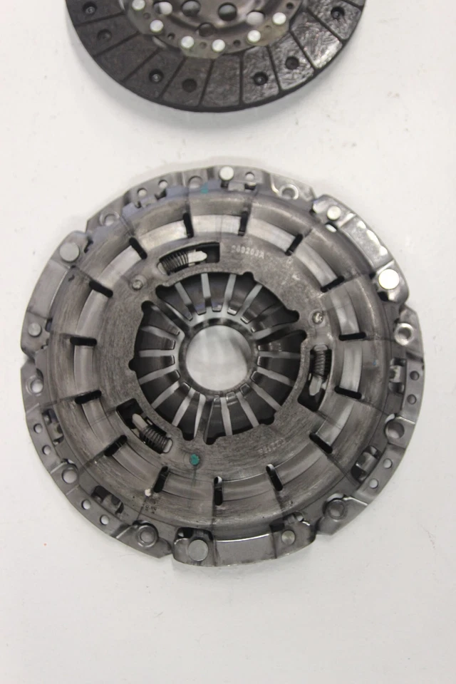 PLACA DE PRESIÓN DE EMBRAGUE BMW Y DISCO E82 E88 E90 E91 E92 E93 E60 E61 Z4 6 VELOCIDADES MANUAL Foto 4 de 4