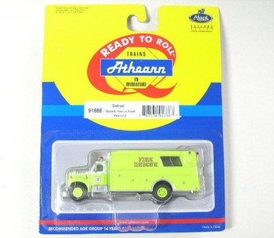 Mack B Fire Rescue Detroit 1:87 Athearn
