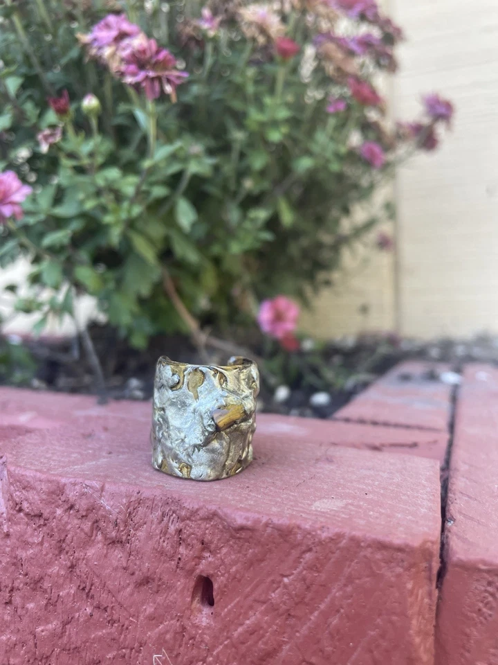 Joyería anillo artesanal ojo de tigre piedra natural latón y plata Foto 3 de 4