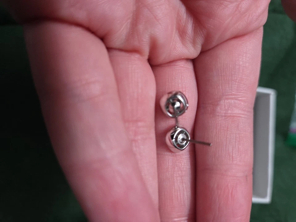 Aretes perforados angélicos de cristal blanco azul marca SWAROVSKI 5352048 Foto 3 de 3