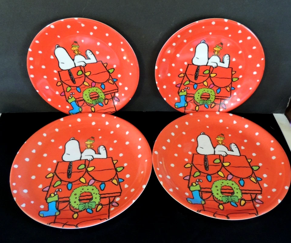 Juego de 4 Platos de Melamina Gibson Navidad Peanuts Snoopy & Woodstock 2 Tamaños Rojo Foto 2 de 4
