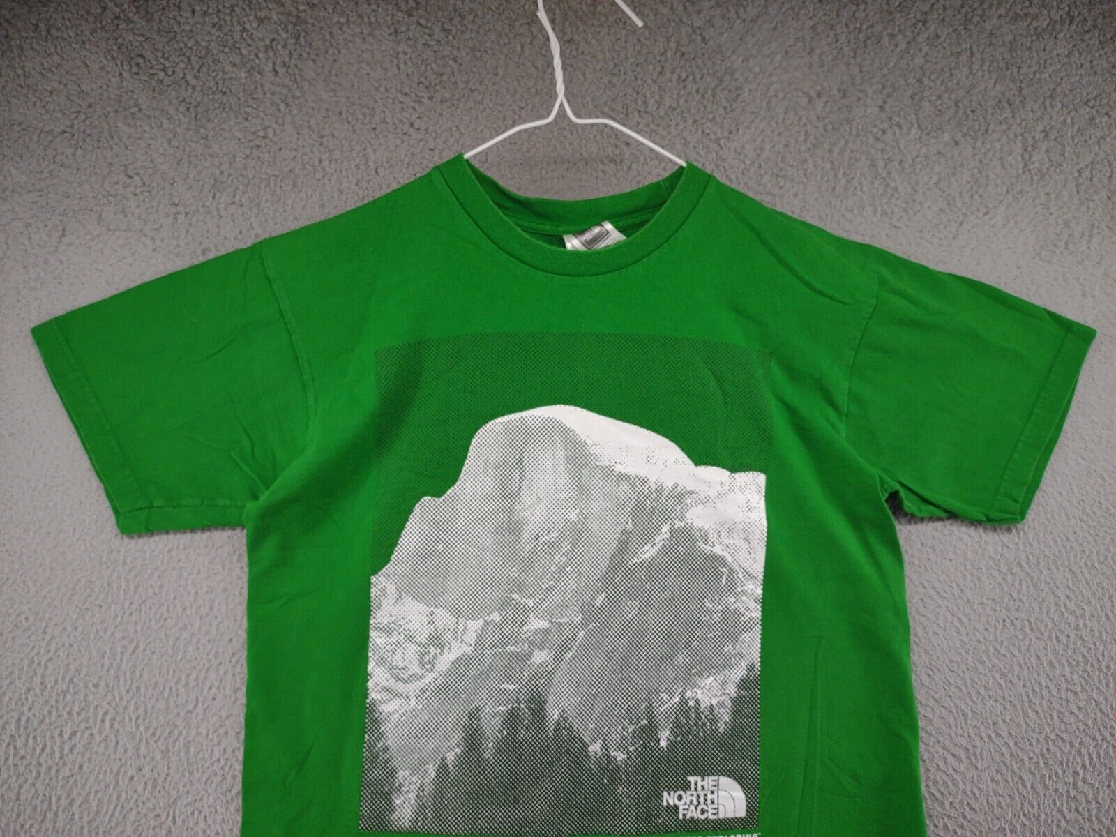 The North Face Never Stop Exploring Mountain Green T-Shirt Men's Size Medium