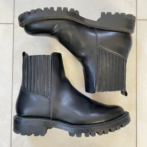 Stradivarius ASOS Women’s 5 Chelsea Treaded Lug Sole Black Ankle Boots