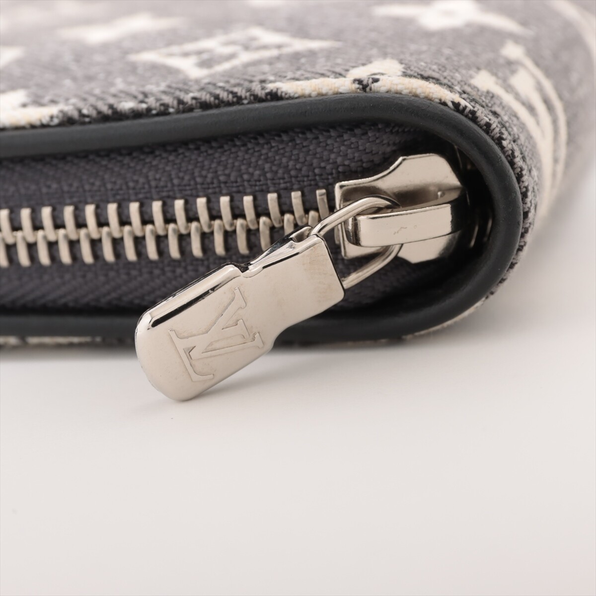 Louis Vuitton Monogram Jacquard denim Zippy Wallet M81858 Louis Vuitton Monogram Jacquard denim Zippy Wallet M81858