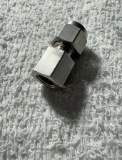 Swagelok SS-400-7-2 316 Stainless 1/4" Tube x 1/8" FNPT Connector NOS