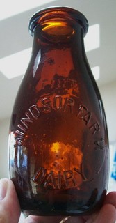 VTG SCARCER PINT SZ AMBER BOWLING PIN WINDSOR FARM DAIRY DENVER MILK BOTTLE