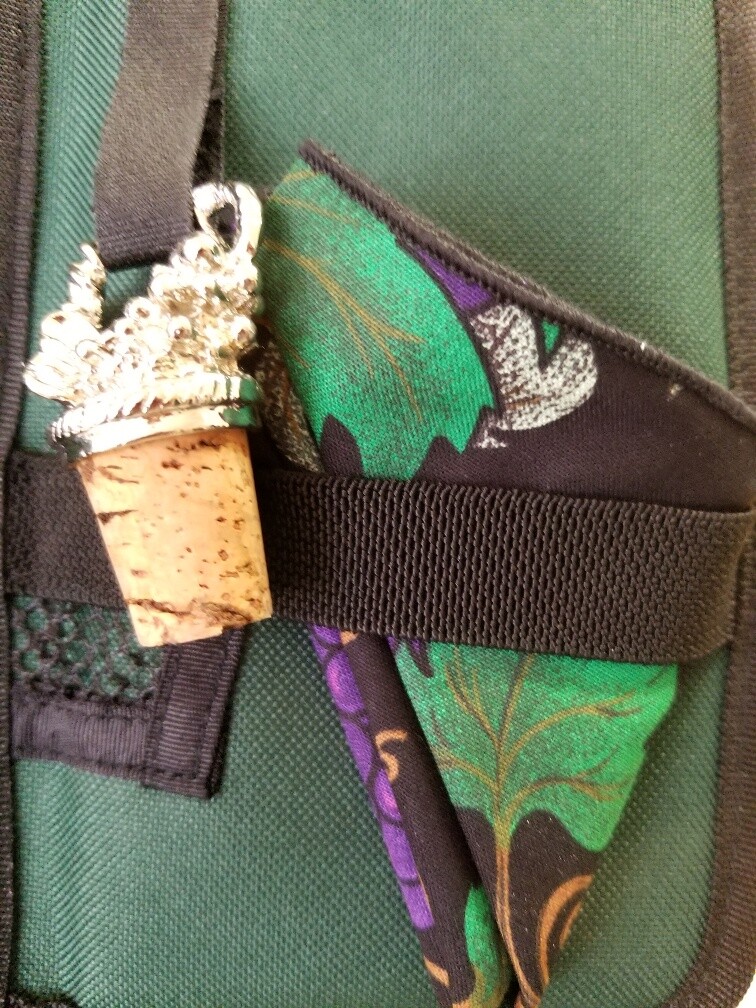 NIB Picnic Time Estate Wine Bag, Glasses, Napkins, Cork Stopper, Opener