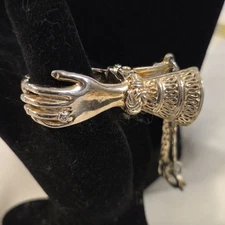 Vtg 40-50s Goldtone Detailed Cuff Ladies Hand Shaped Scarf Sweater Clip W Chain