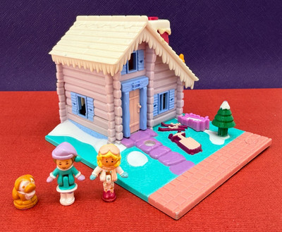 Vintage 1993   Polly Pocket   Ski Lodge Complete w 3 Figures - Bluebird