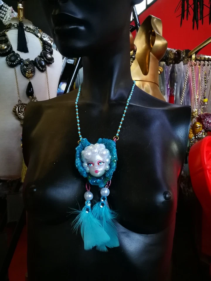 Collar Colgante Querubín Ángel de la Guarda Amuleto Joyería Perla Pluma Babero Foto 3 de 4