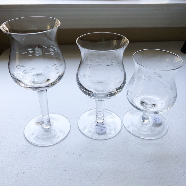 Set Of 3 Princess House Heritage Crystal Hour Glass Shape Wine Glasses