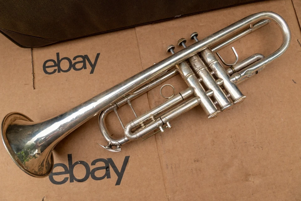 Trompeta Bach Stradivarius Modelo 43 en Estuche Original Foto 3 de 4