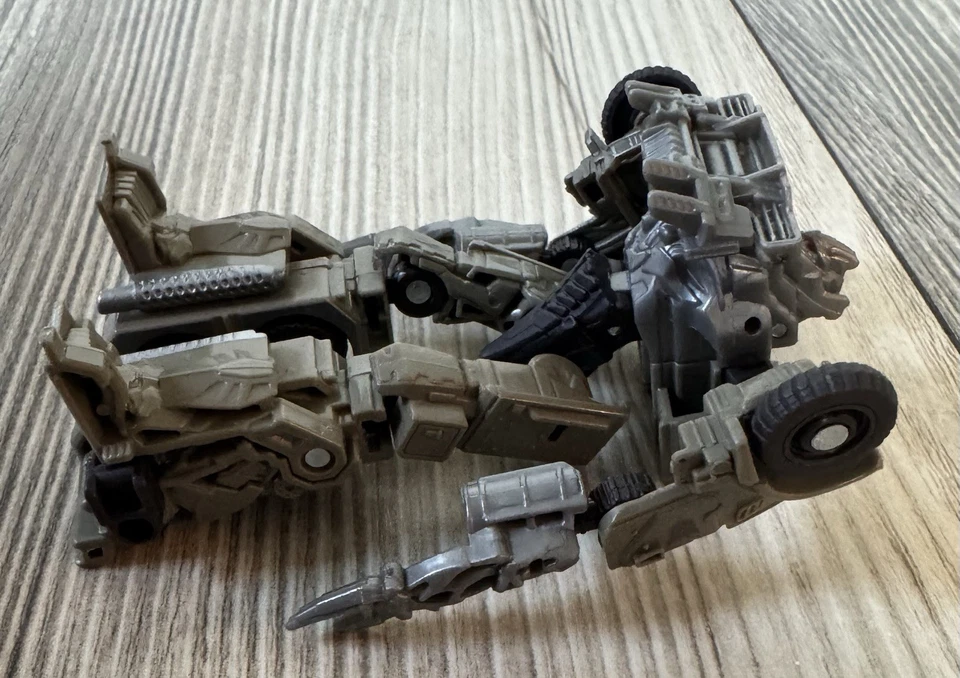 Transformers Megatron Cyberverse Dark Of The Moon Commander Series 1 Hasbro EUC! - Image 3 of 4