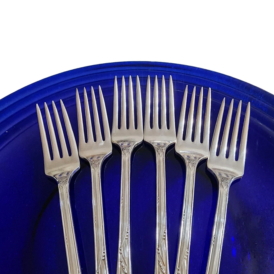 6 Rogers 1881 Oneida Chateau Grille Forks Set Dinner Silverplate Triple Plate - Image 2 of 4