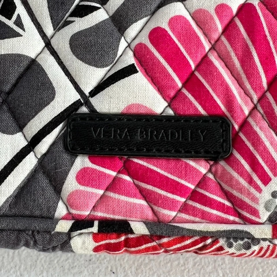 Funda para portátil Vera Bradley 11” X 9” acolchada diseño floral negra y rosa Foto 2 de 4