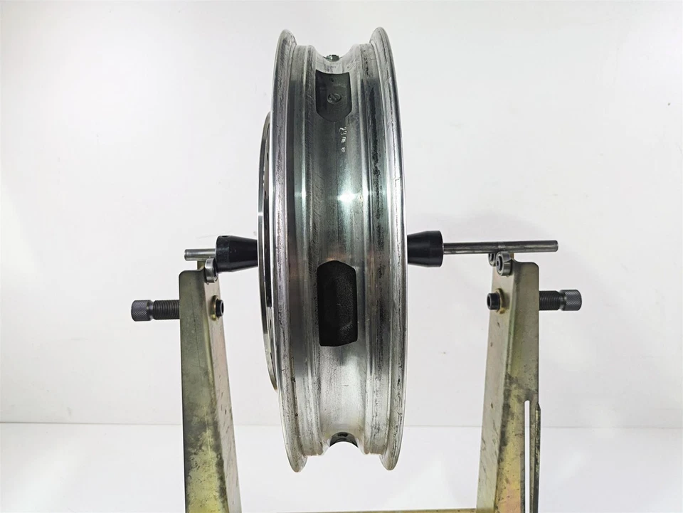 Llanta delantera Triumph Bonneville Straight 2013 17x3 T2000361 Foto 3 de 4