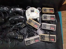 *DEFECTIVE* Lot of 22 Retro Gaming Controllers - Nintendo Sega Atari *AS-IS*