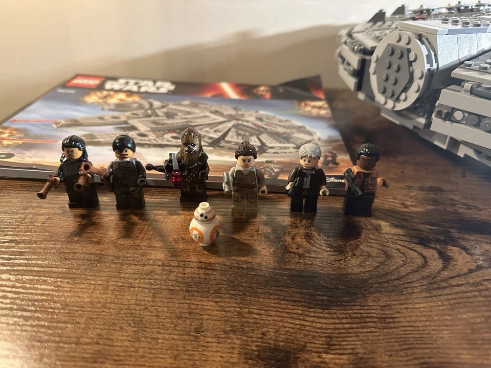 LEGO Star Wars 75105 Halcón Milenario 100 % completo con instrucciones Foto 3 de 4