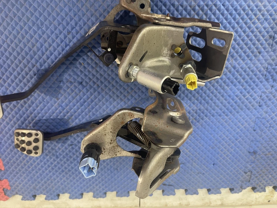 Juego de embrague y pedal de freno 12-15 Honda Civic Si probado OEM bueno Foto 4 de 4