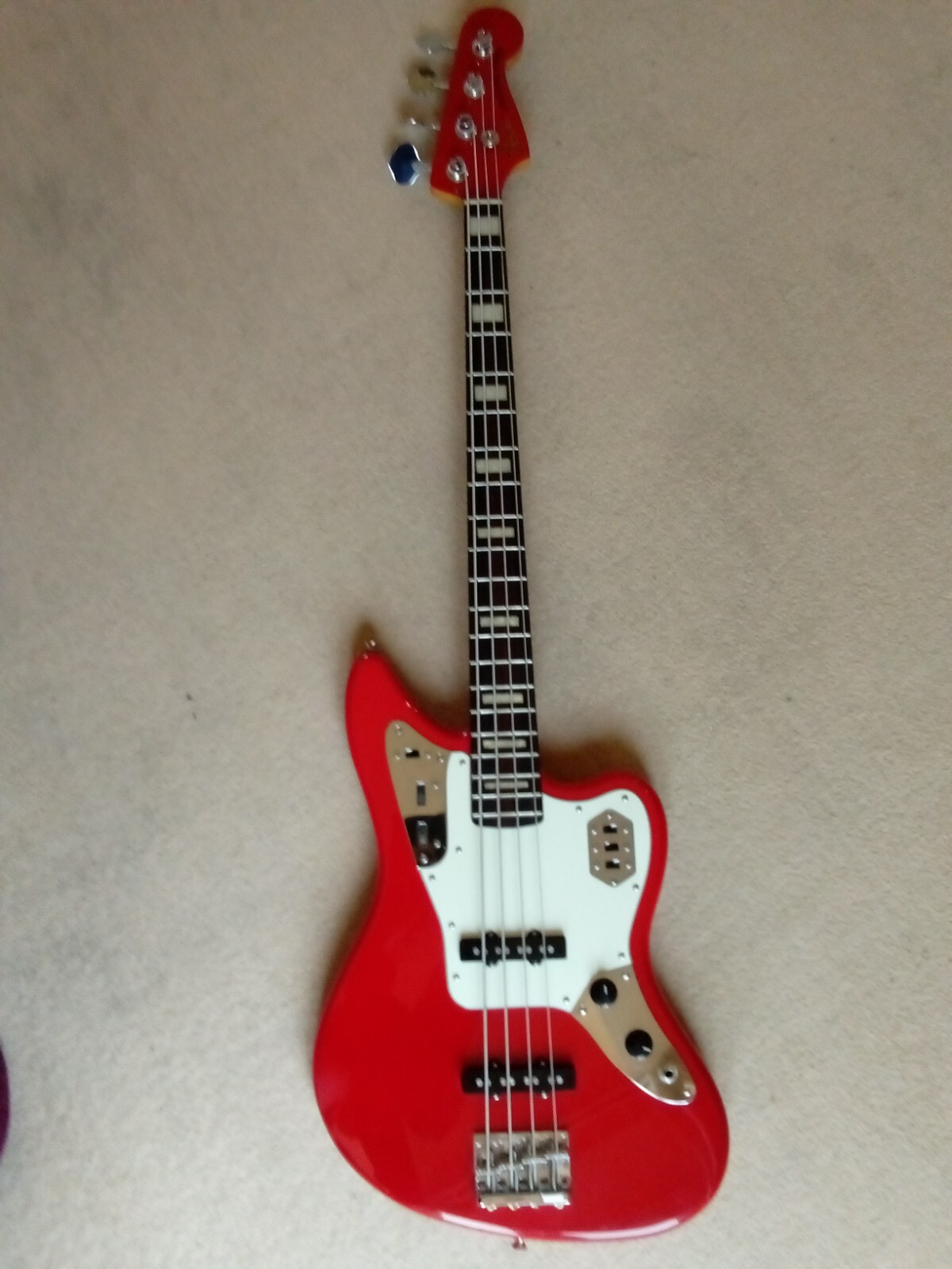 Fender Deluxe Jaguar bass guitar Made in Japan, Armourdillo case