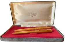 Boxed set of Parker MK II fountain pen and ballpoint pen made in Argentina. Vtge