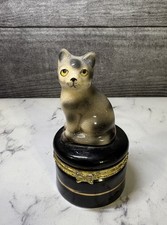 VINTAGE CERAMIC PORCELAIN GRAY CAT HINGED TRINKET BOX GOLD TRIM BOW CLASP 4.25"