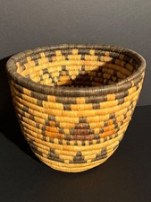 BEAUTIFUL HOPI BASKET, COLORFUL STEPPED TABLITA DESIGN, NEAR MINT, HISTORIC, NR!