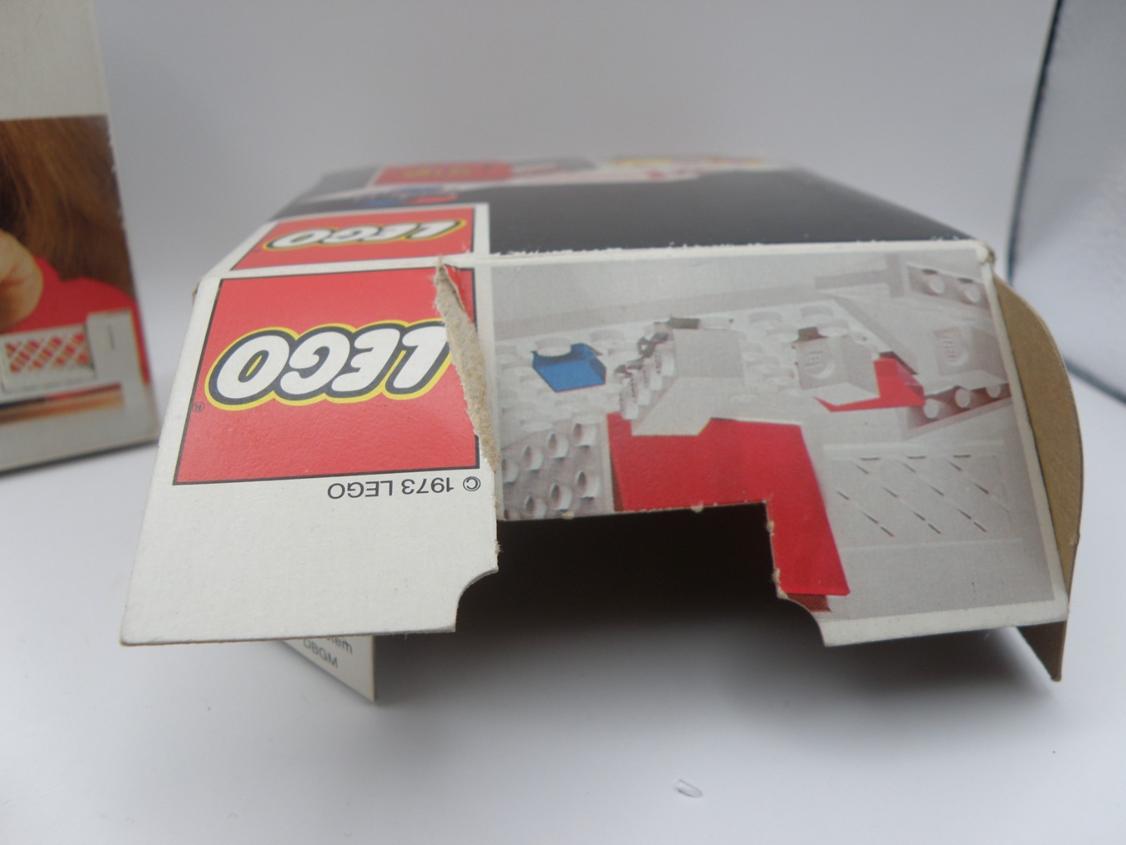 Foto 4 van Vintage LEGO Homemaker Set 271 Baby's Cot and cupboard with instructions and Box