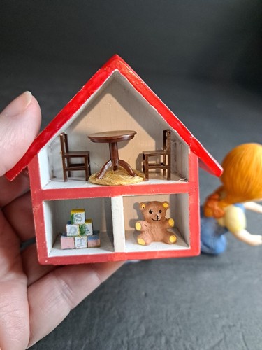1983 Enesco Country Cousins Figurines Girls Playing With Dollhouse 3 In Tall - Picture 8 of 11