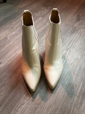 Marc Fisher Alva Pointy Toe Bootie Ankle Boot Chic Cream Leather Size 10 M T1