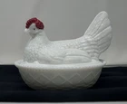 Westmoreland VTG  1940’s Lg Milk Glass Hen on Nest Covered Dish-w/Split Tail