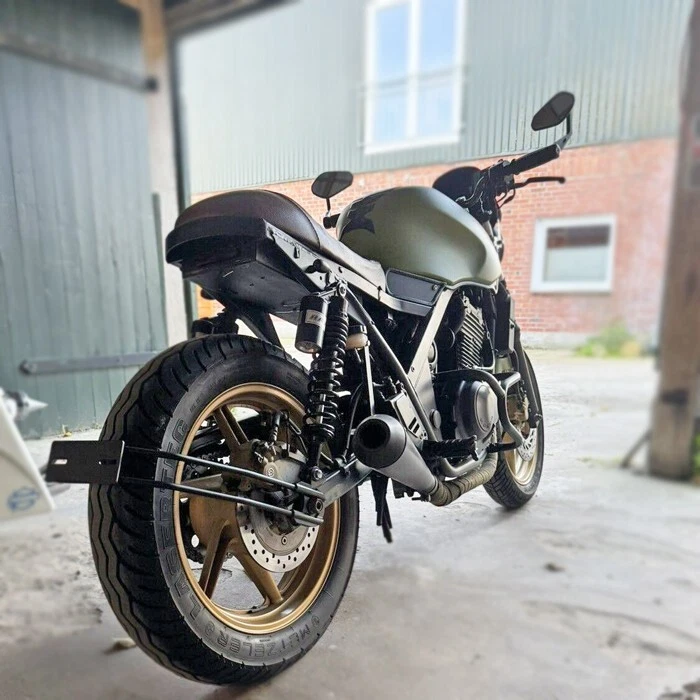 Kennzeichenhalter schwarz seitlich Universal für Motorräder mit 20 mm Radachse - Bild 4 von 4