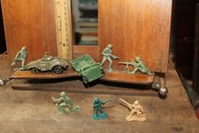 Vintage Lot of WWII Toy Soldiers Union and Confederate Broken Parts